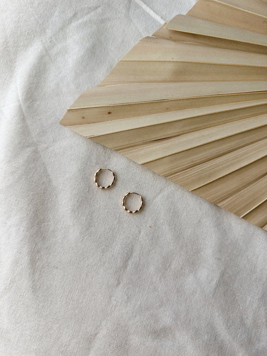 Scalloped Huggies